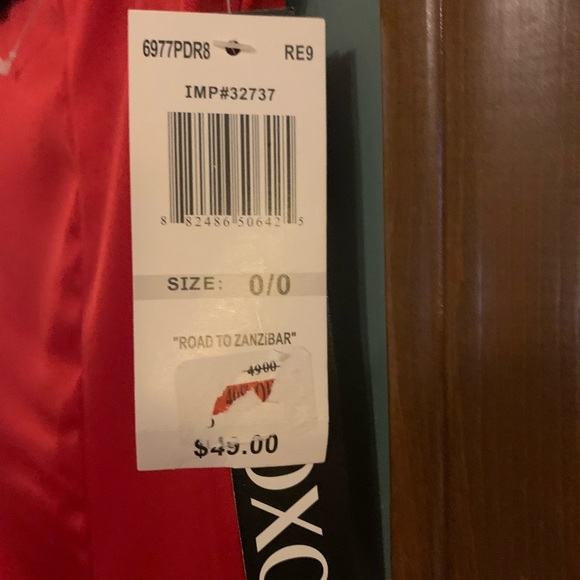 Xoxo red pencil skirt new with tags size 0 NWT - Picture 7 of 7